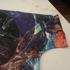 Vie + Riche Paris Abstract Color Camo Print Polyester T-Shirt Size Medium mlm