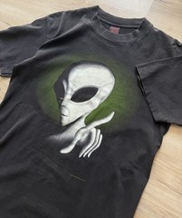 Vintage Alien Fashion Victim 90s UFO Faded Black Graphic Tee Size Med 1995 USA