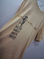 Crazy Shirts Bill’s Bait Beer Shop Graphic Tee Fishing Hawaii L