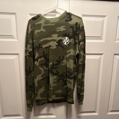 10.Deep Men’s M Green Camo Crew Neck Long Sleeve Cotton Knit T-Shirt Logo