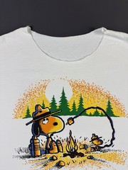 Rare Vintage 90s Peanuts Snoopy Wisconsin Outdoor Camping Bonfire Art Cartoon T