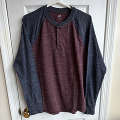 Gap Men’s M Burgundy/Gray Colorblock Long Sleeve Henley T-Shirt Button Accents