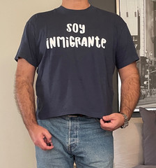 LAT Navy Blue Size L “Soy Inmigrante” Cropped Crewneck Short Sleeve T-Shirt