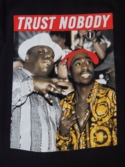 NEW- BIGGIE & 2PAC – TRUST NOBODY – T-SHIRT
