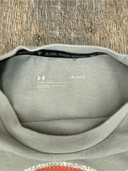 Under Armour Men’s Gray Short Sleeve Tee with Red and Black Bull Logo Large