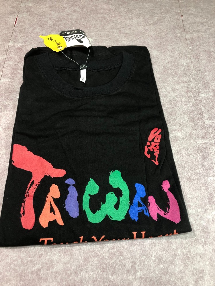 New, T shirt, colorful prints: “Taiwan, touch your heart” Black XL