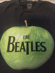 The Beatles Apple LOGO Tee Medium Black & Green