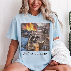 Funny Reading Raccoon Shirt Retro Book Lover Graphic Tee Gift