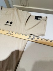 Under Armour Men Size XL UA Freedom Flag Tan T Shirt EUC