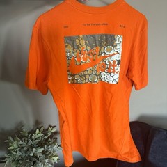 Nike Dri-FIT The Nike Tee Men’s M Orange Graphic Logo Short Sleeve Crew