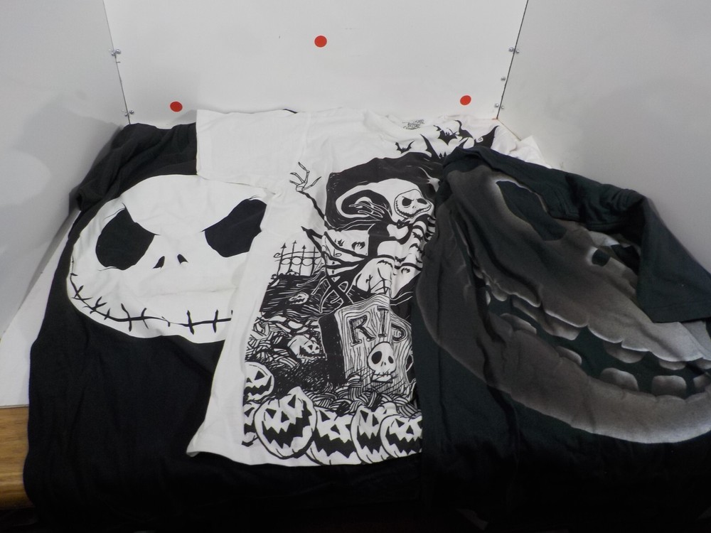 N A312 Disney Nightmare Before Christmas Size Small T-Shirt Lot (B)