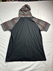 🧵Unixes Beautiful Giant Baja Hoodie Tee Black Serape Short Sleeve Mens L 09-9🧵
