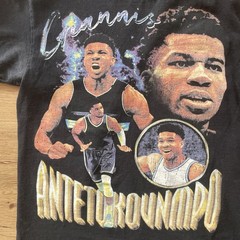 Mitchell & Ness Giannis Antetokounmpo Graphic Print T-Shirt Size kid Small Black