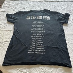On The Run Tour Concert Graphic T-Shirt Unisex Size M Black Short Sleeve Beyoncé
