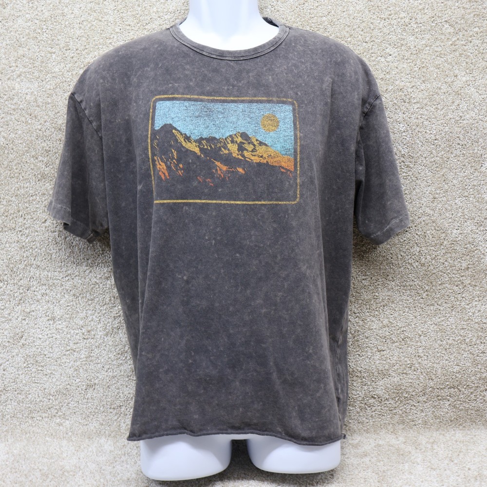 Old Navy Mens Large Graphic T Shirt Gray Mountain Cut Off Hem (see photo for fla