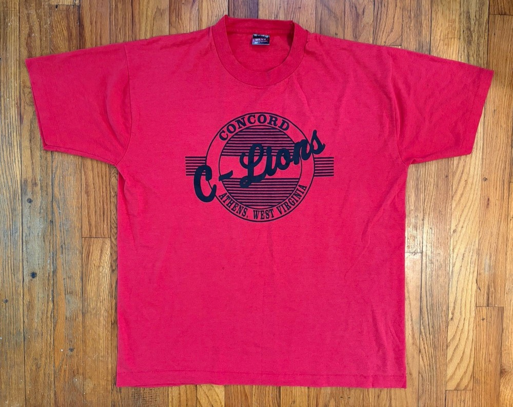 Vintage 90s Single Stitch Concord University Mountain Lions T-Shirt Men’s XL