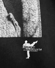 Chuck Norris™ 2011 Fan T-Shirt Mens Small (Sergeant Eddie Cusack)