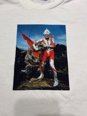 Ultraman Adult T-Shirt Medium – Ultra Man battle Lizard Creature Ultraman Japan