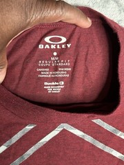 men’s oakley t shirt Medium Burgandy Maroon Made for Buckle