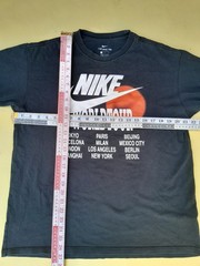 Nike World Tour Mens Medium Black Orange Graphic City Swoosh Streetwear Tee