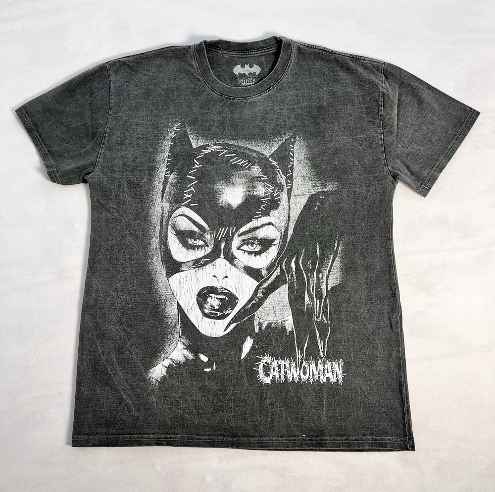 Goat Crew DC Comics Catwoman Graphic T-Shirt Men’s Small Grey Mineral Wash Look