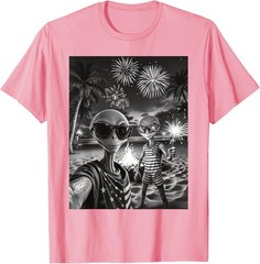 Patriotic Alien Selfie USA Fireworks 4th of July Funny Alien T-Shirt
