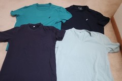 Men’s Pre owned Short Sleeve T Shirts Size L Lot of (4) (2) Nautica (2) UNI QLO