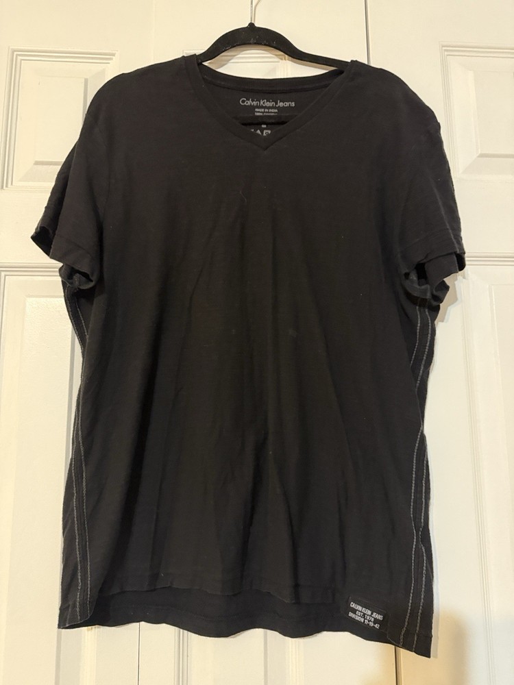 Calvin Klein Jeans Men’s Black V-Neck Short Sleeve Cotton Jersey Logo Tee L