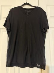 Calvin Klein Jeans Men’s Black V-Neck Short Sleeve Cotton Jersey Logo Tee L