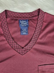 JOHN BLAIR FINE MENSWEAR V NECK STRETCH MAROON PAISLEY COLLAR (L)