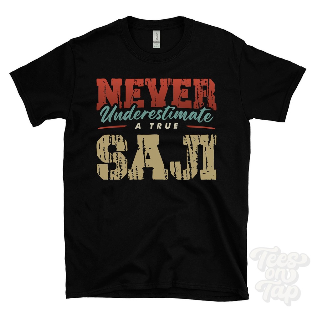 NEVER UNDERESTIMATE A TRUE SAJI T-SHIRT – Wear Your Name Proudly