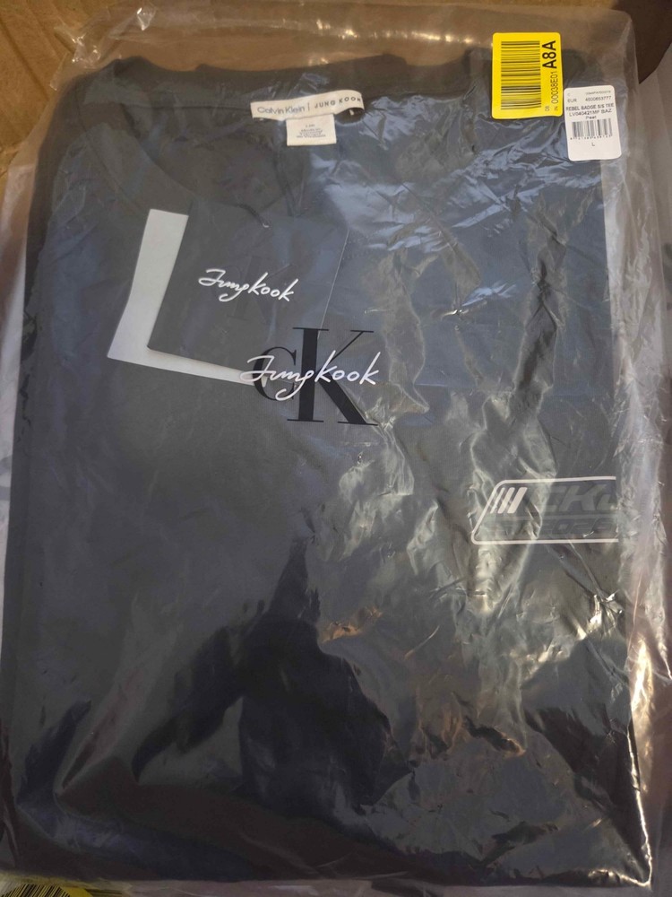 Calvin Klein Jungkook Logo Badge T-Shirt Size L Peat