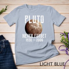 Vintage Pluto Never Forget Graphic – Funny Space Science Unisex T-shirt