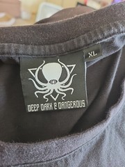 Deep Dark & Dangerous Squid Logo Black White Authentic T-Shirt Mens Size XL 2022