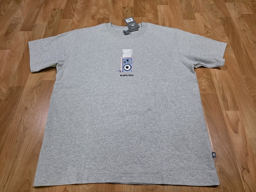 New Balance Grey Days Men’s T Shirt Size XL Speaker Vtg Retro Style NWT