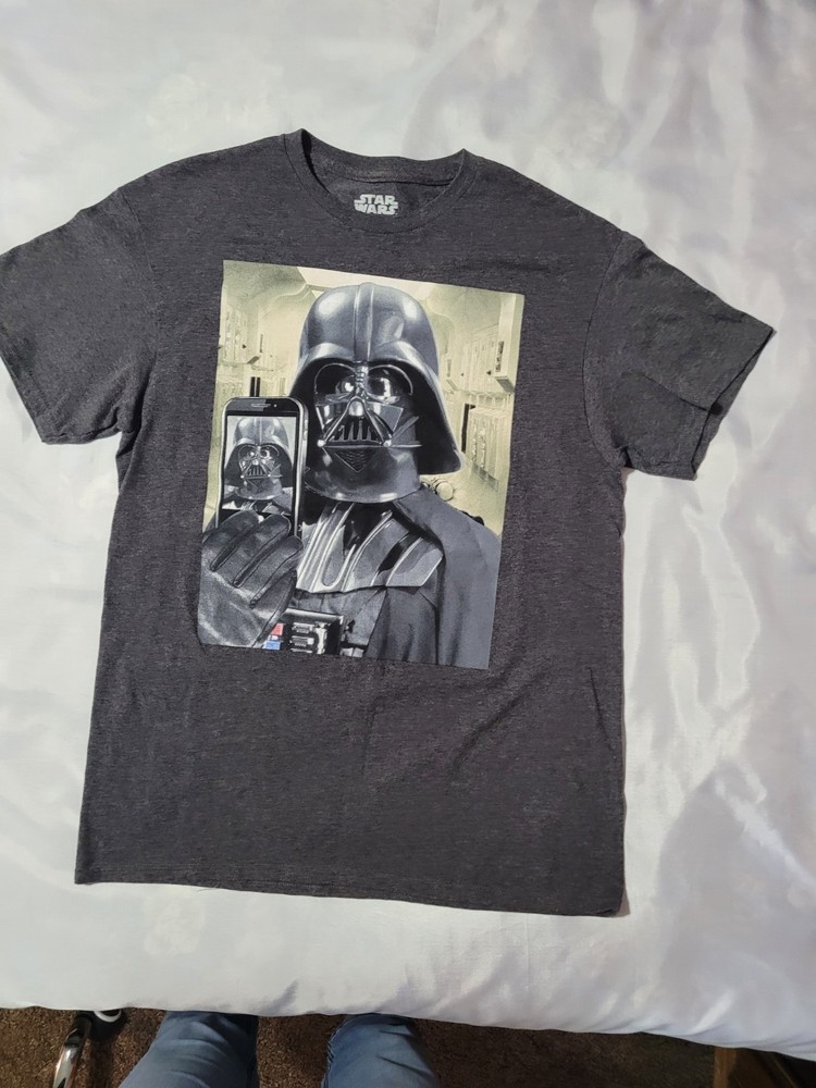 Star Wars T-Shirt Men Sz M Gray Mirror Selfie Darth Vader Fifth Sun
