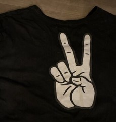 Nike Men PEACE SIGN Size XXL Black & White Tshirt P2p 22” Shoulder To Waist 28”
