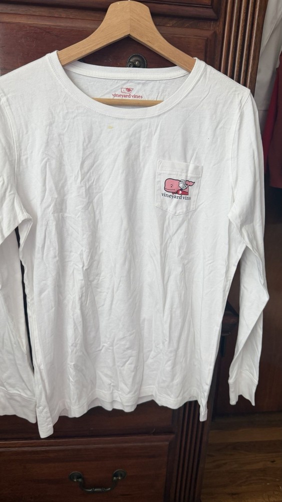 Vineyard Vines Valentine’s Day White S Cotton Long Sleeve Pocket Whale Tee