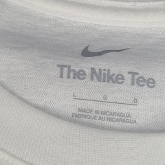 Nike Shirt Mens Large White Silver Air Swoosh Sportswear Lightweight Cotton Tee