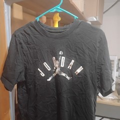 Jordan shirt size small men’s short sleeve t-shirt black with the gray and white