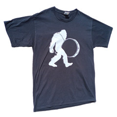 Bigfoot Drum T-Shirt Men’s UK Size L Black Crew Neck 100% Cotton Graphic Print