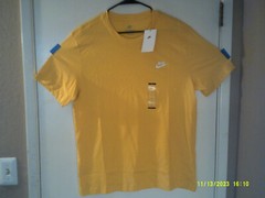 NEW NIKE SPORTSWEAR “Embroidered Logo Tee” MEN’S YELLOW T-SHIRT L AR4997-709