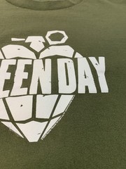 Vintage Y2K 2004 Green Day Punk Heart Grenade Logo Green Mens T Shirt Size S/M