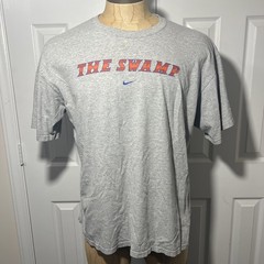 Nike The Swamp UF Gators Crew Neck Tee Loose Fit Double Sided Center Swoosh NCAA