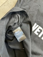 VETEMENTS Limited Edition Free Hugs Spell Out Embroidered Black Tee Shirt XL