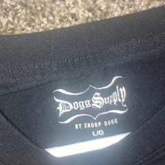 Dog Supply by Snoop Dogg Men’s Black Paisley Logo Crew Neck T-Shirt L/G