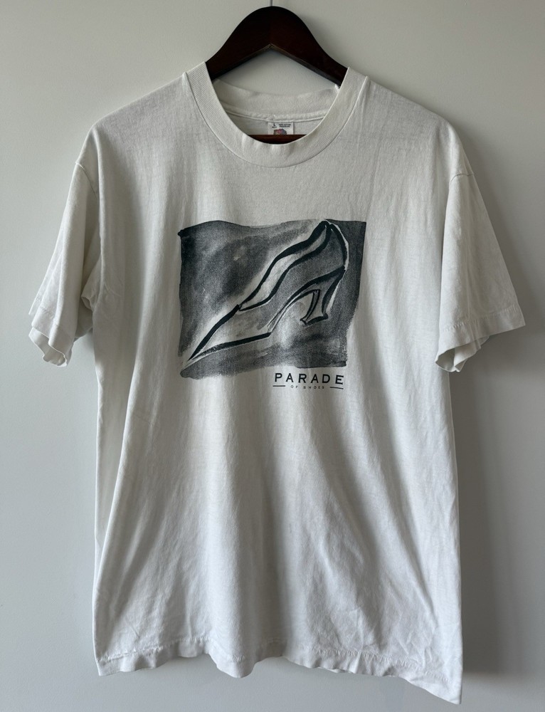VINTAGE 90s Parade Of Shoes Fashion Footwear Graphic Art T-Shirt – Large