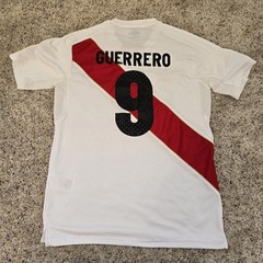 Peru 2018 World Cup Guerrero #9 Umbro Soccer Jersey Size Medium FIFA Patches
