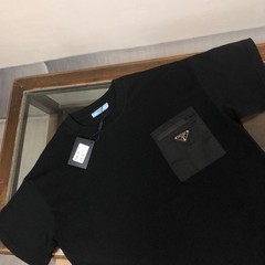 Prada’s new versatile short sleeved T-shirt for men and women – black