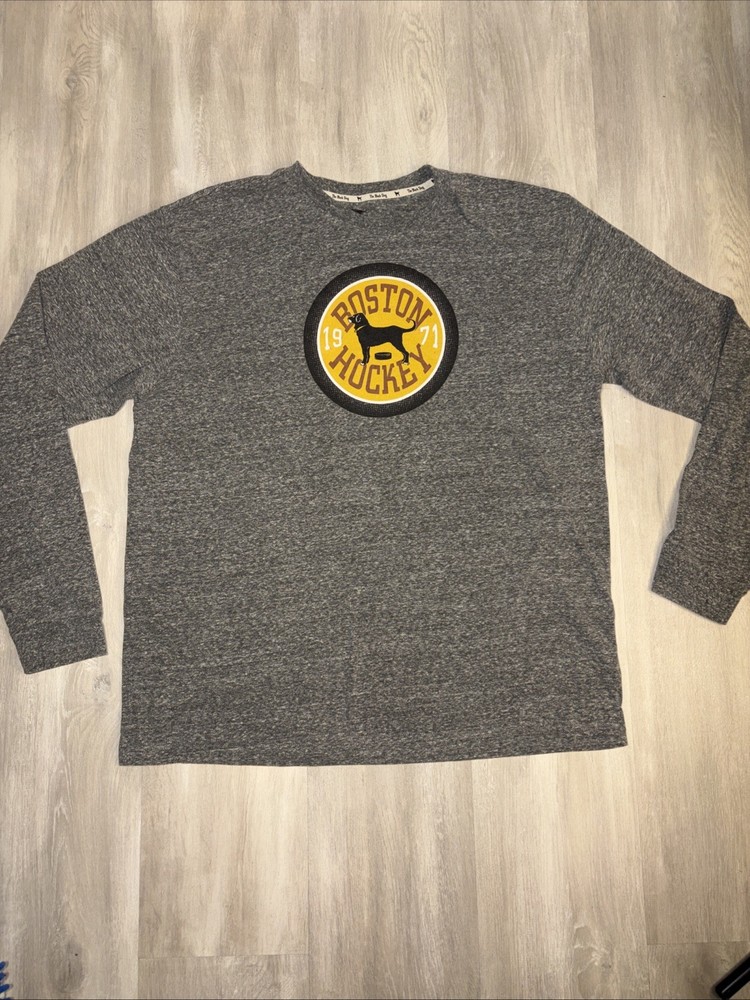 The Black Dog Large Gray Long Sleeved Top Boston Hockey 1971